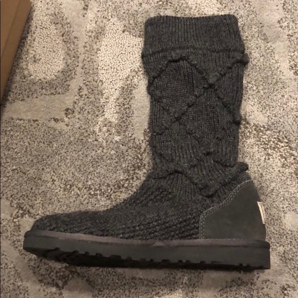 UGG Shoes - 🆕 UGG KNIT BOOTS Sz 8 New In Box Grey 🆕 UGG Shoes - 🆕 UGG KNIT BOOTS Sz 8 New In Box Grey 🆕
